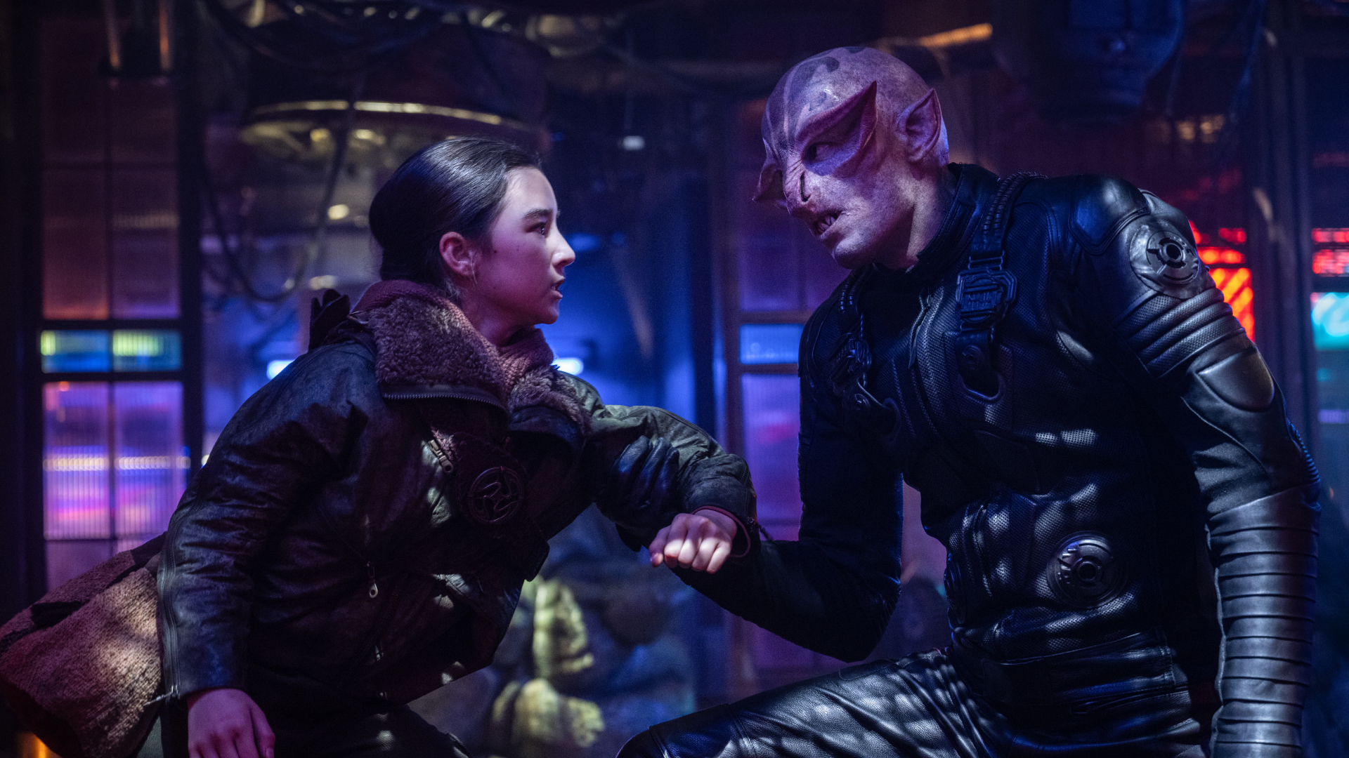 Eve Ridley as Ruthye and an alien in Supergirl