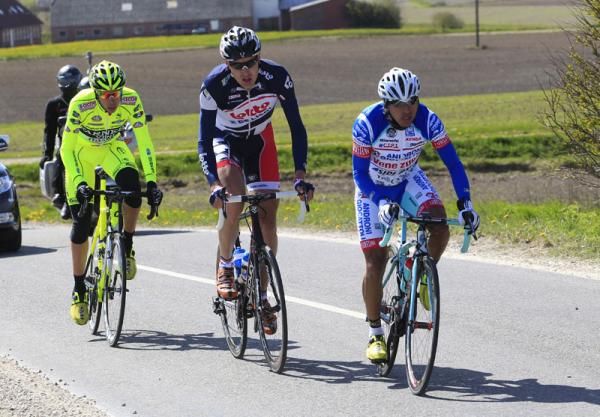 Alfredo Balloni (Farnese Vini), Olivier Kaisen (Lotto Belisol) and Miguel Rubiano (Androni Giacattoli-Venezuela) go on the attack