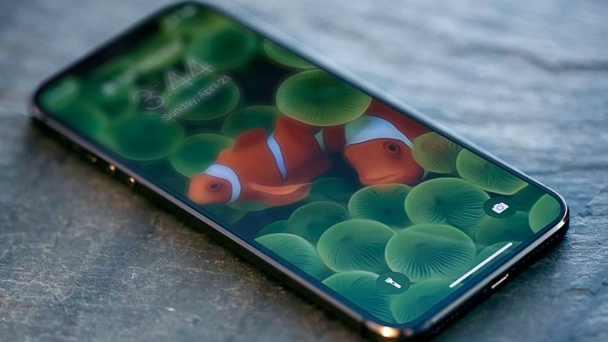 How to Make a Picture Fit As a Wallpaper on an iPhone