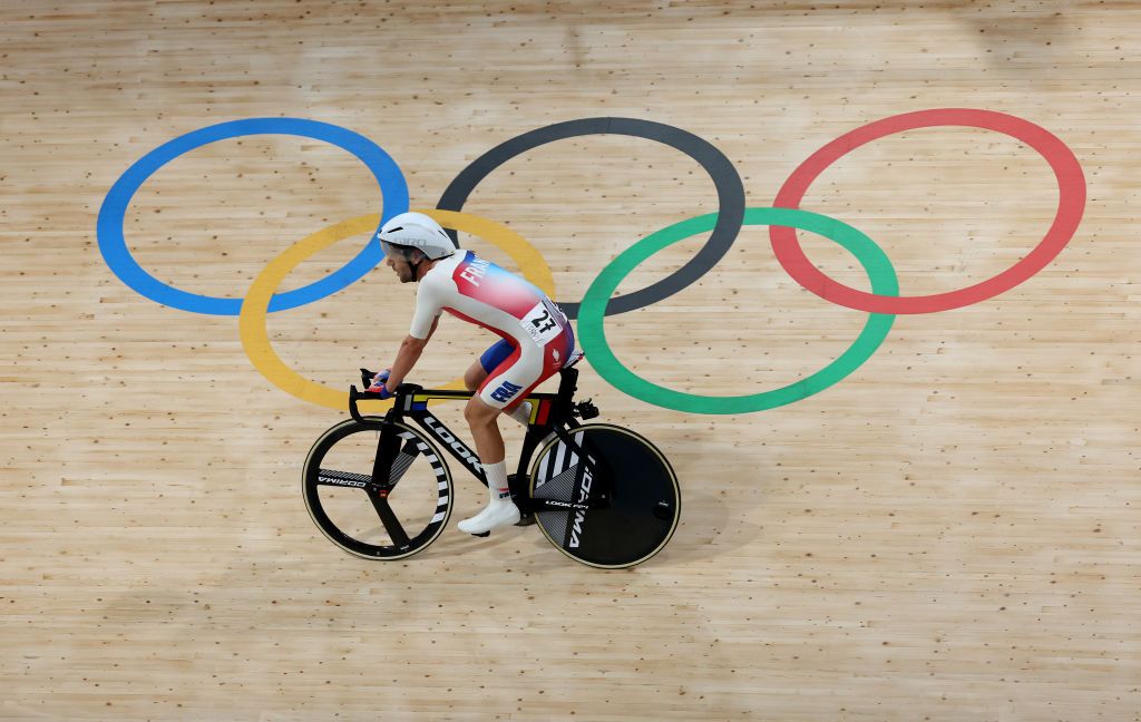 PARIS FRANCE AUGUST 08 Benjamin Thomas of Team France competes during the Mens Omnium Scratch Race 14 on day thirteen of the Olympic Games Paris 2024 at SaintQuentinenYvelines Velodrome on August 08 2024 in Paris France Photo by Tim de WaeleGetty Images