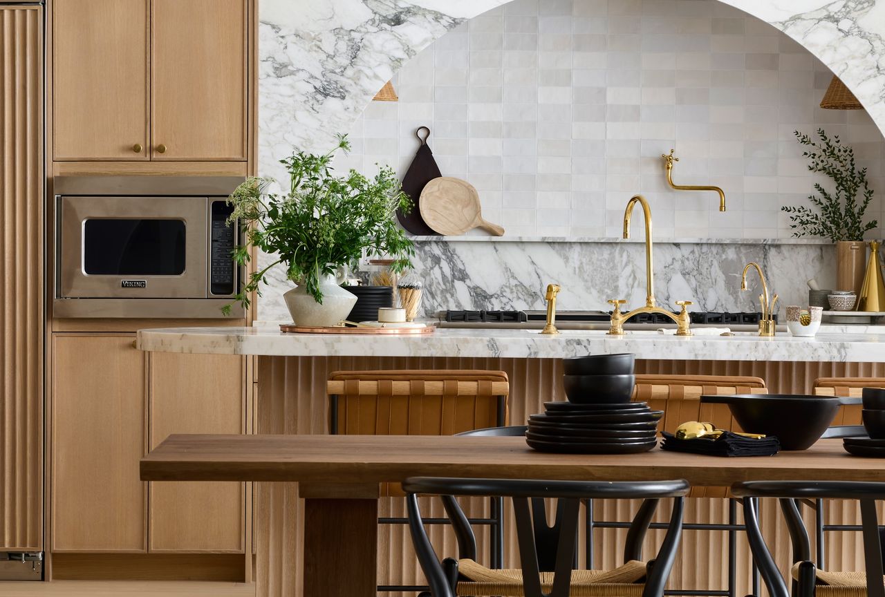 A kitchen island with decorative tray