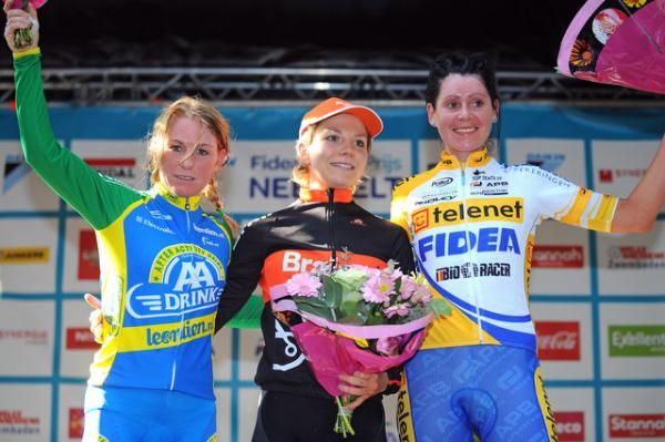 Elite women's podium: Daphny Van Den Brand (Ned) / Sanne Van Paassen (Ned) / Nikki Harris (GBr)