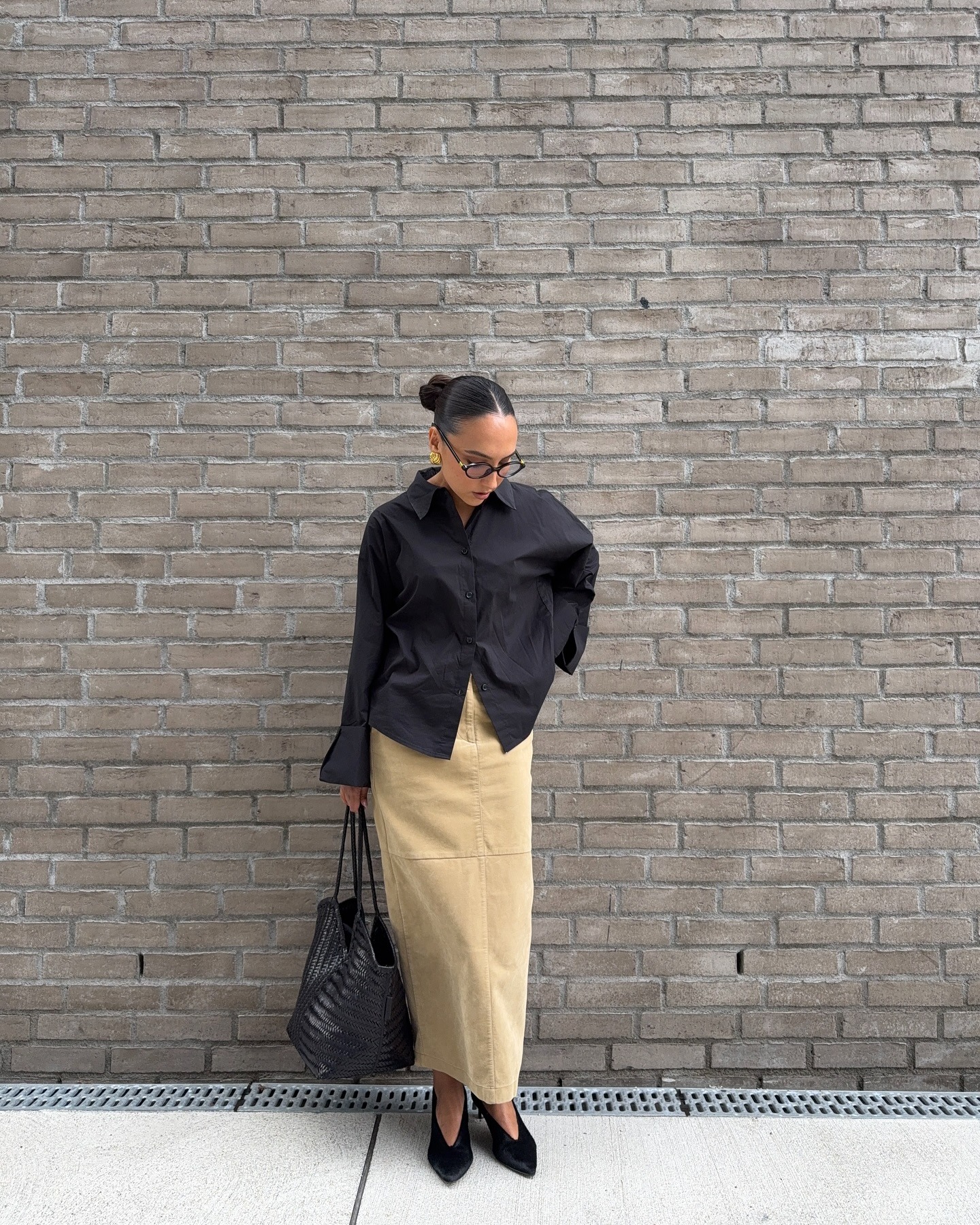 Influencer wears a midaxi pencil skirt