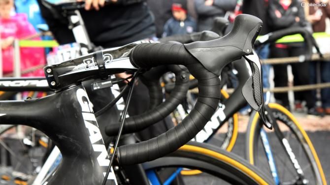 Semi-anatomic drop bars and Shimano Dura-Ace Di2 (with supplemental sprint shift buttons, of course) for Marcel Kittel (Giant-Shimano)