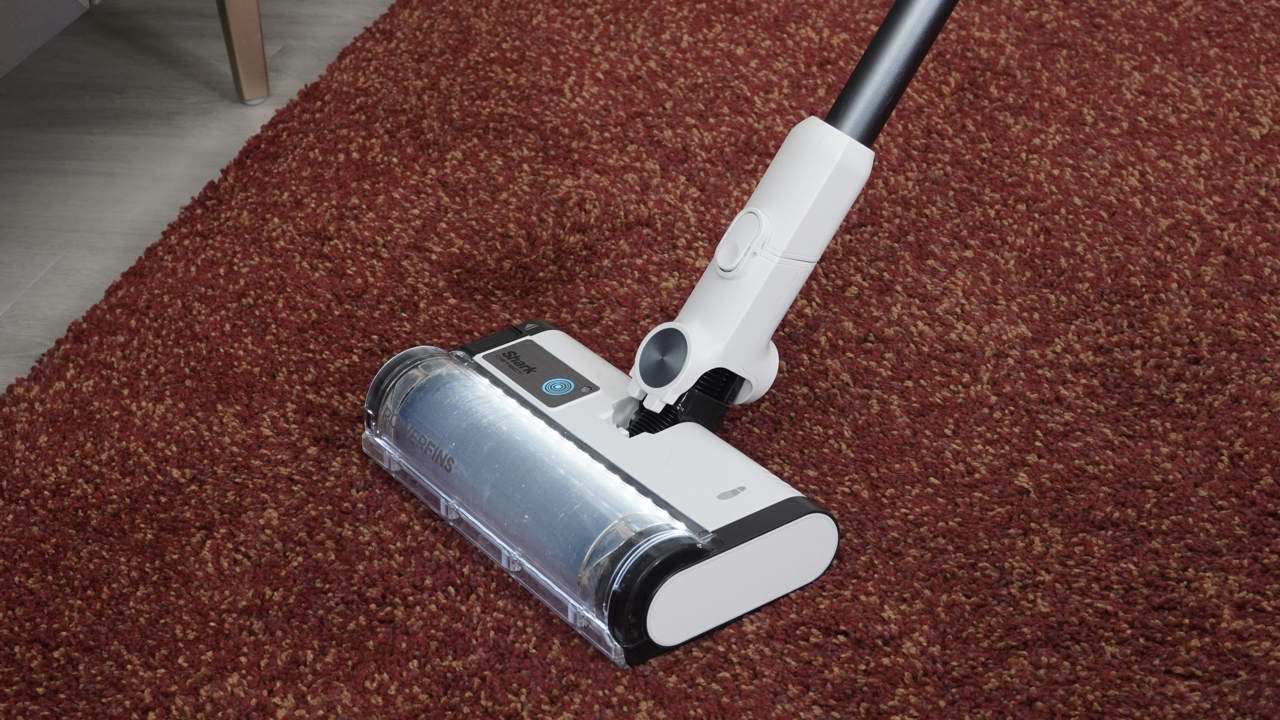 Shark Detect Clean &amp; Empty IW4621UKT vacuum cleaner in a home setting.