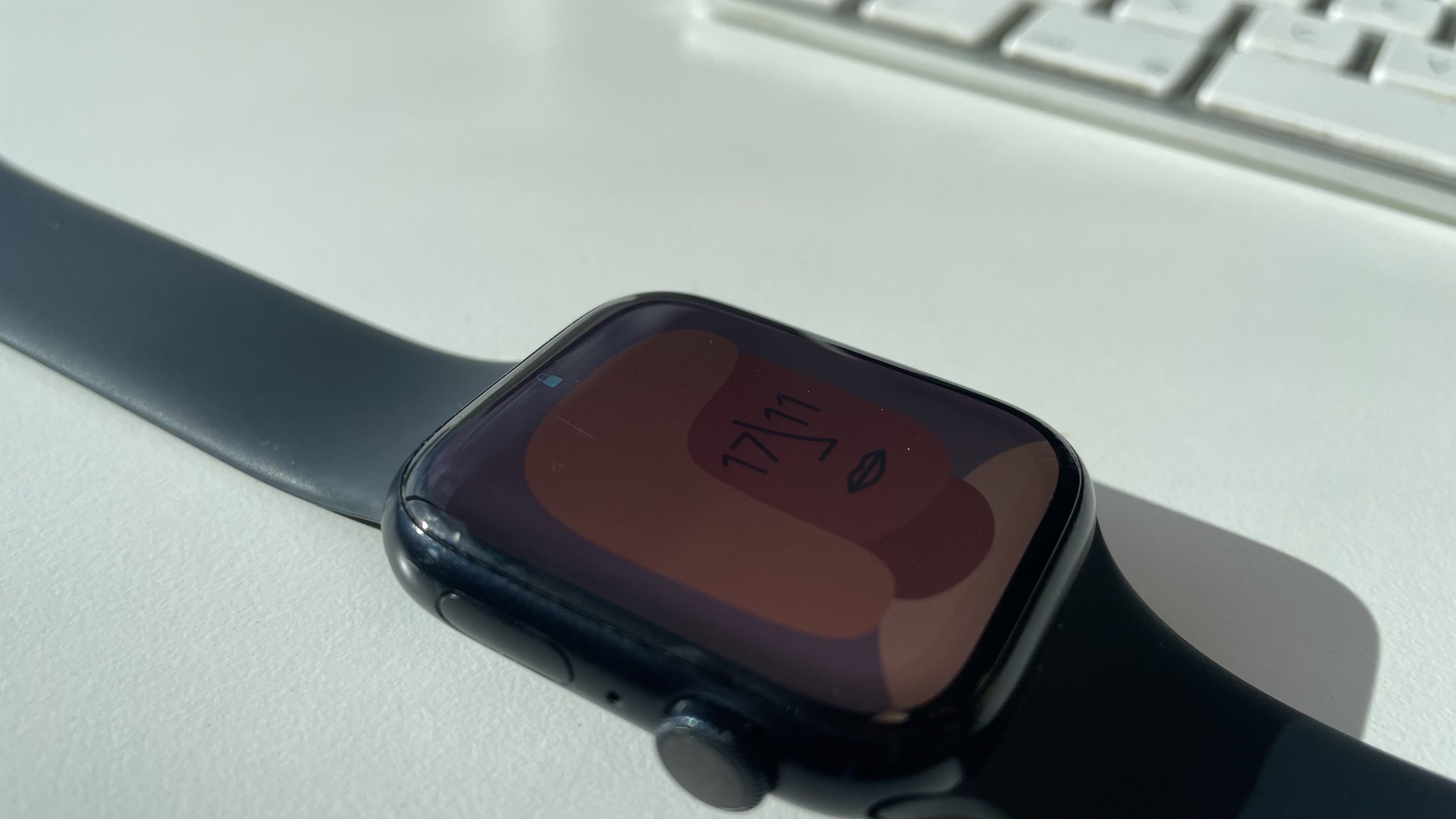 How To Remove Scratches From Apple Watch Glass - The Gadget Buyer