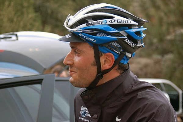 Basso prepares for the descent. The rain has come and the riders put on their jackets but there are still two hours to go.