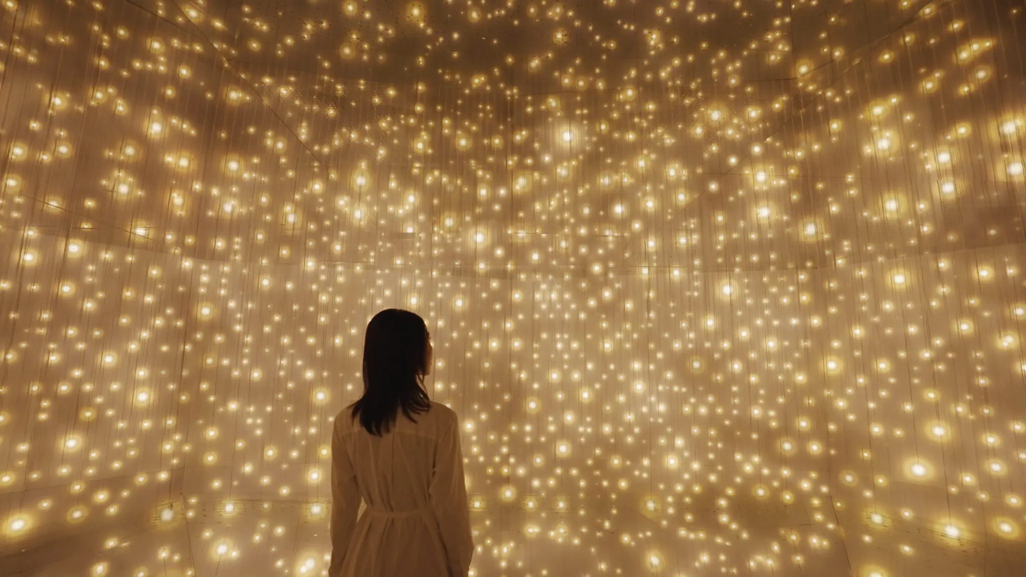 Main_Massless-Suns-and-Dark-Suns_Saatchi-Gallery_01-scaled.jpg