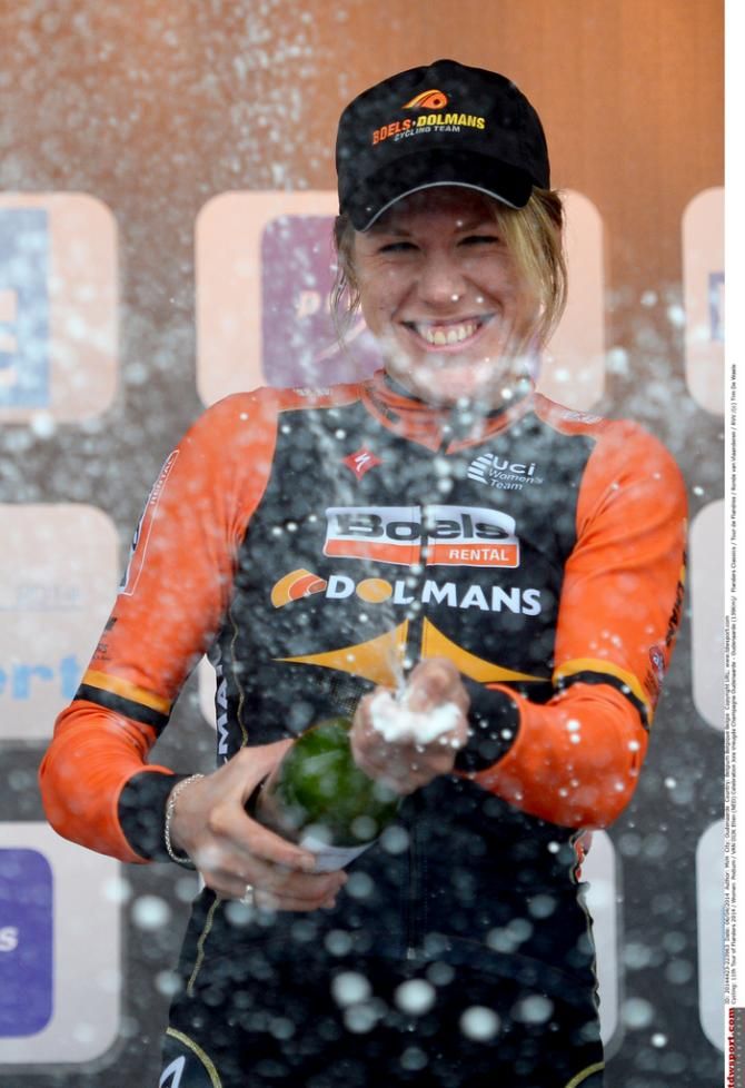 Ellen van Dijk (Boels Dolmans) give the photographers a spray