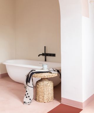 Menorca Experimental interior tips, wicker furniture in the bathroom