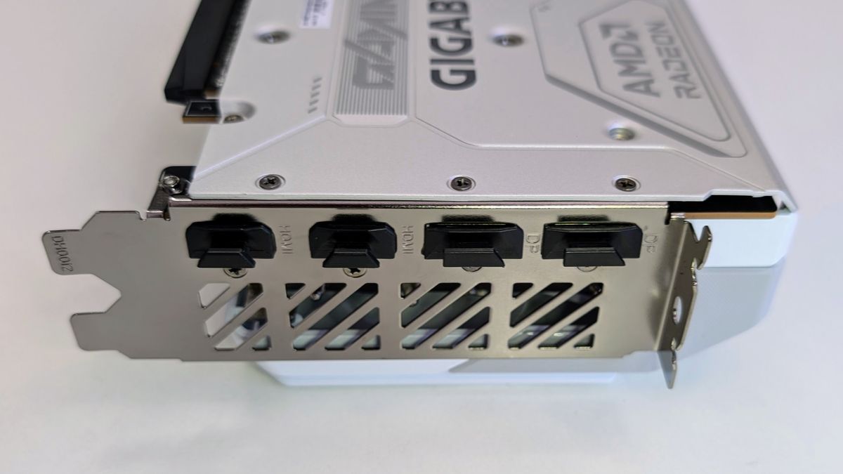 Gigabyte Radeon RX 9070 XT Gaming OC Ice 16GB video outputs