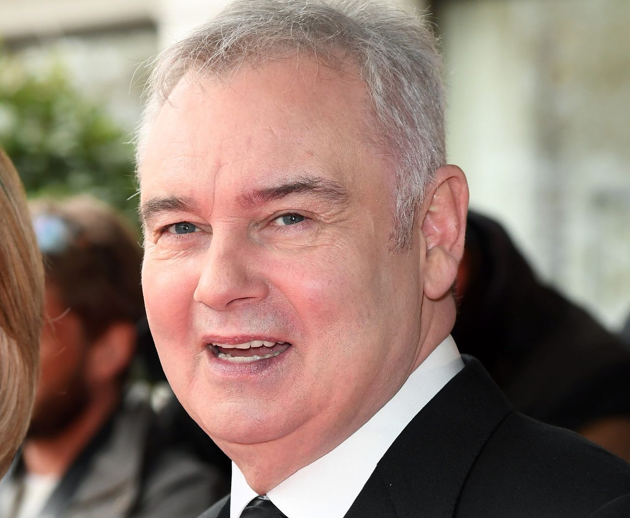 itv issues apology following comment from eamonn holmes