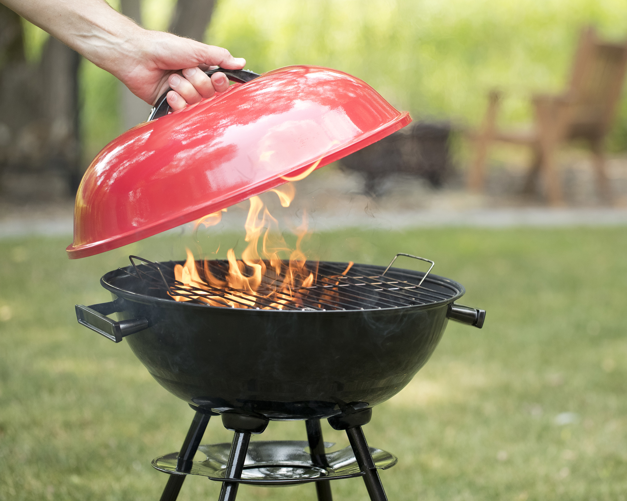 How to control the temperature on a charcoal grill | Gardeningetc