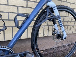 Image shows the Zefal Shield G50 fenders / mudguards mounted on a gravel bike