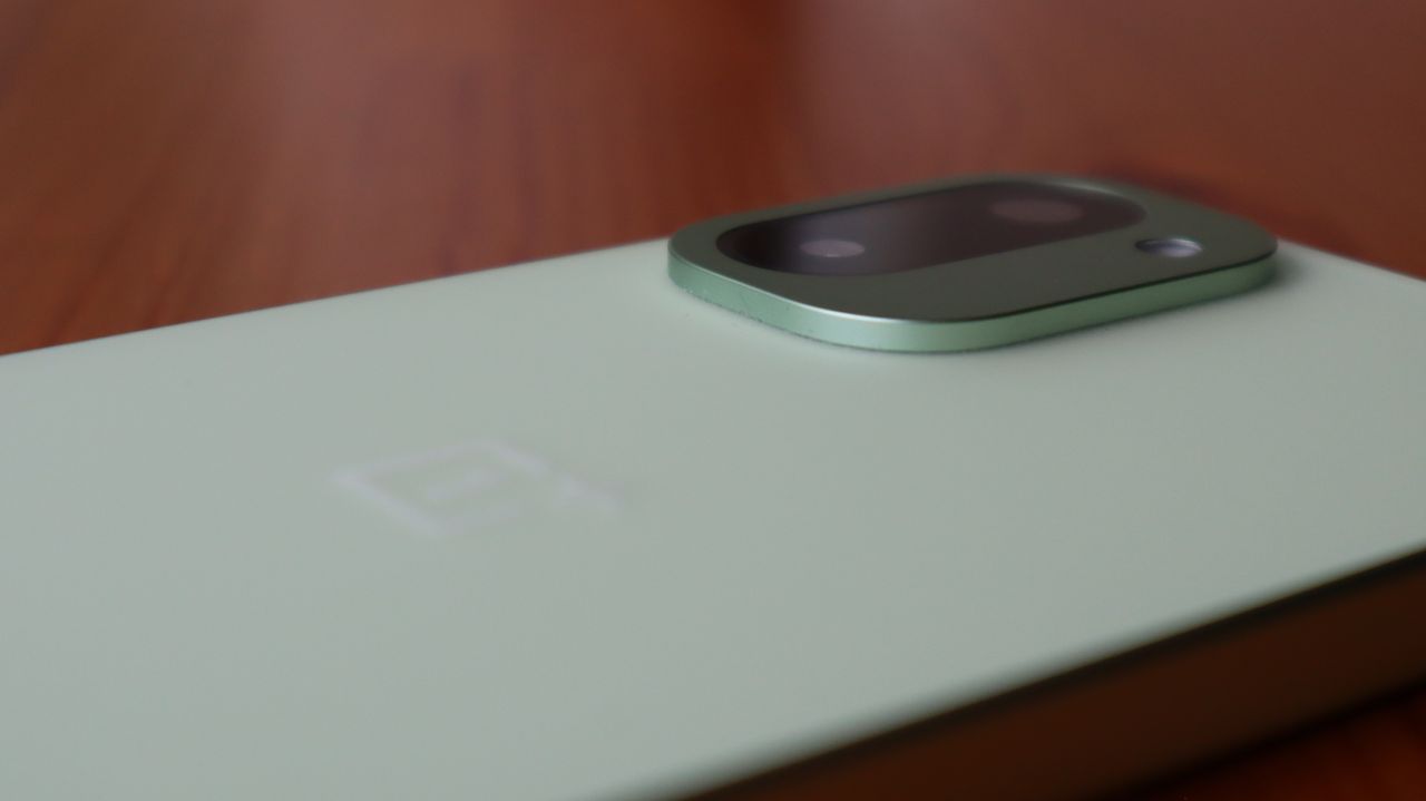 OnePlus 15R product images