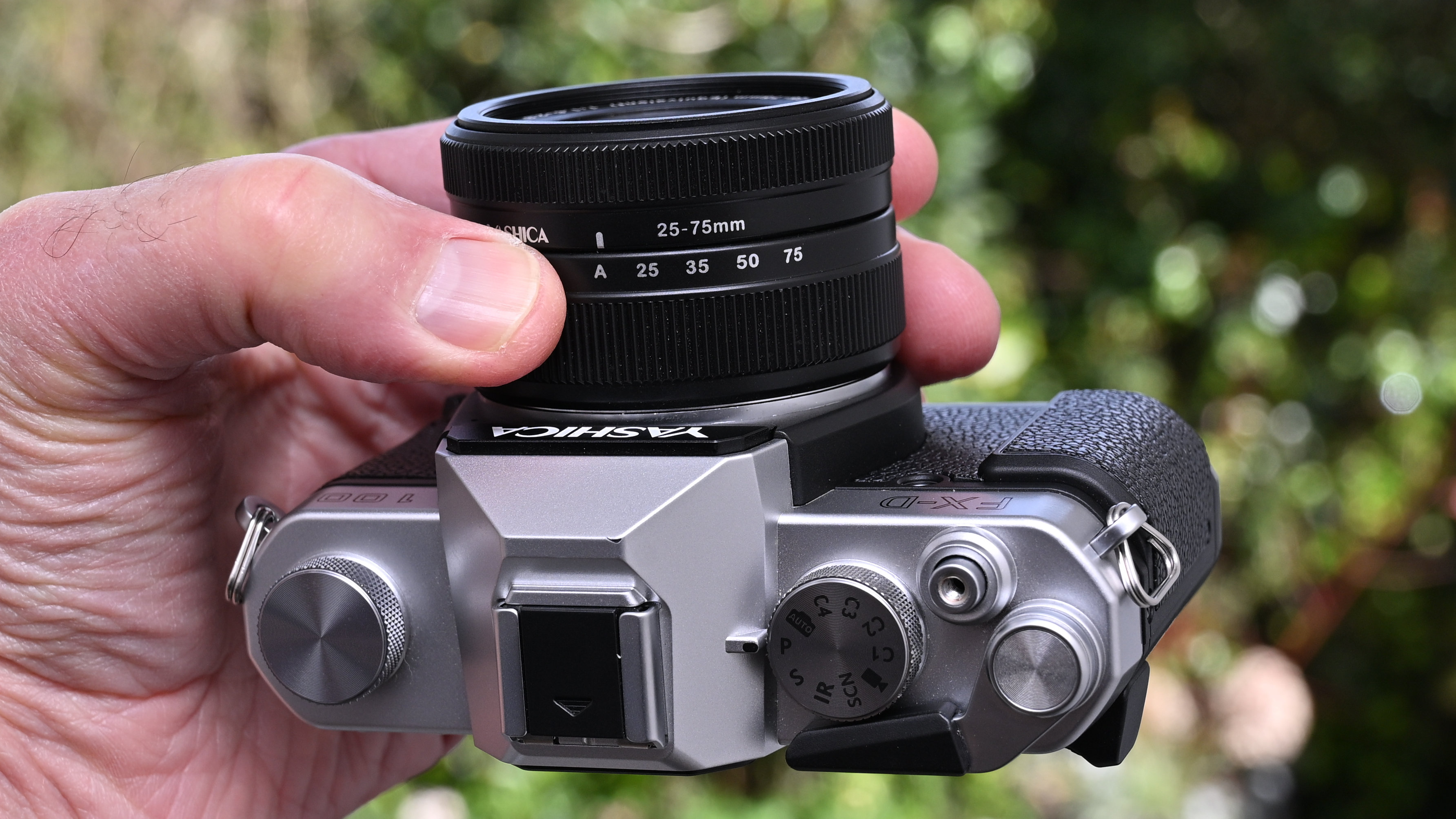 Yashica FX-D 100 product shot