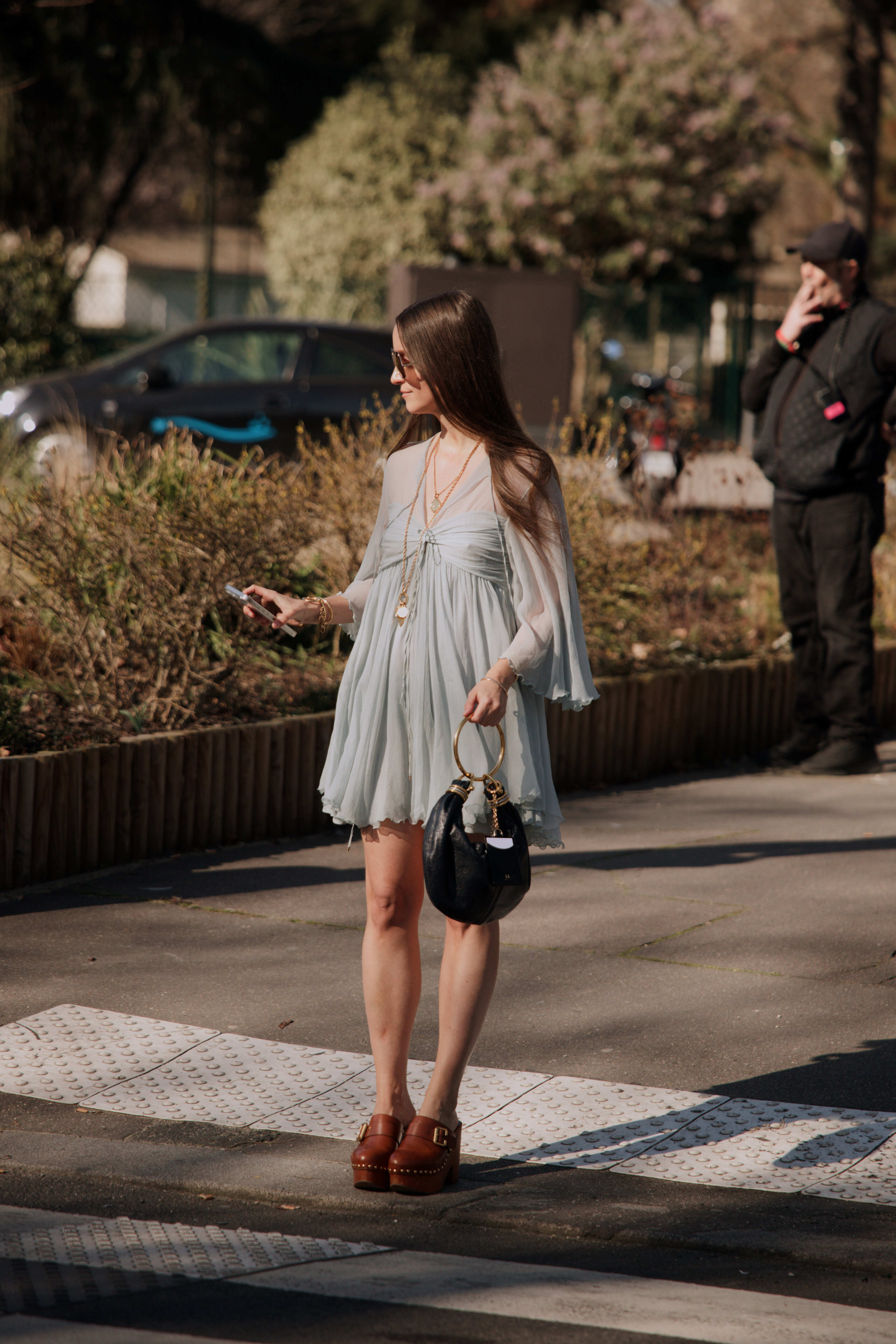 The participants of the Paris Fashion Week carry the GLA -Lipper blue -color trend.