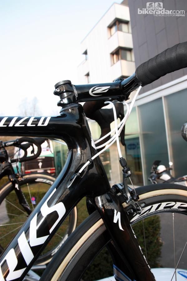 The head tube sports a suble hourglass profile.