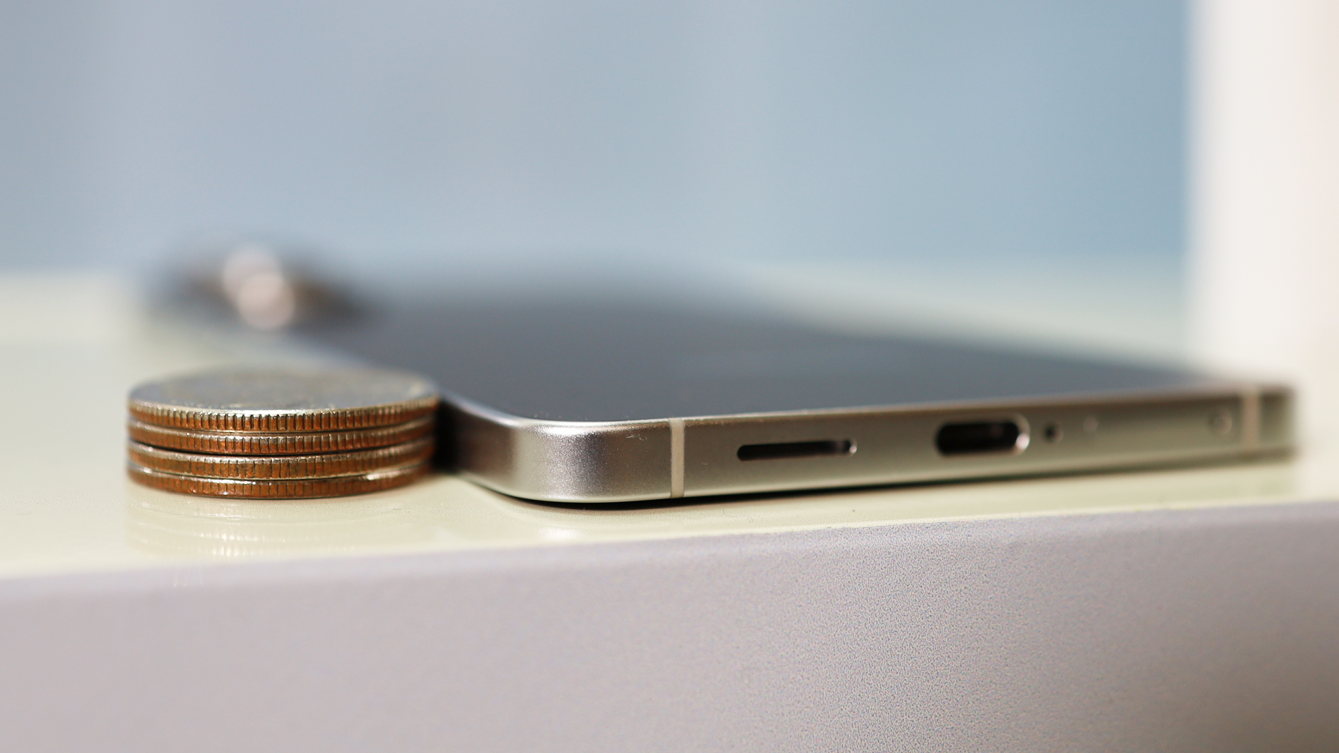 Samsung Galaxy S25 Edge quarters