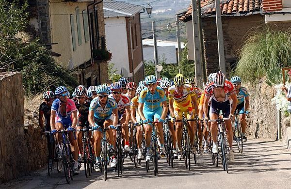 The bunch on the lower slopes of the Alto de El Morredero