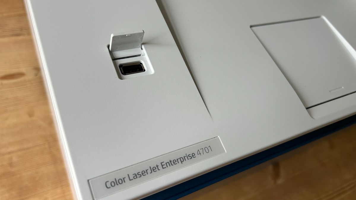 Testing out the HP Color LaserJet Enterprise 4701 laser printer in our home office