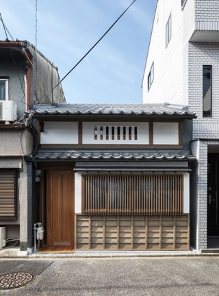Exterior of contemporary but tradition inspired Japanese house by Atelier Luke