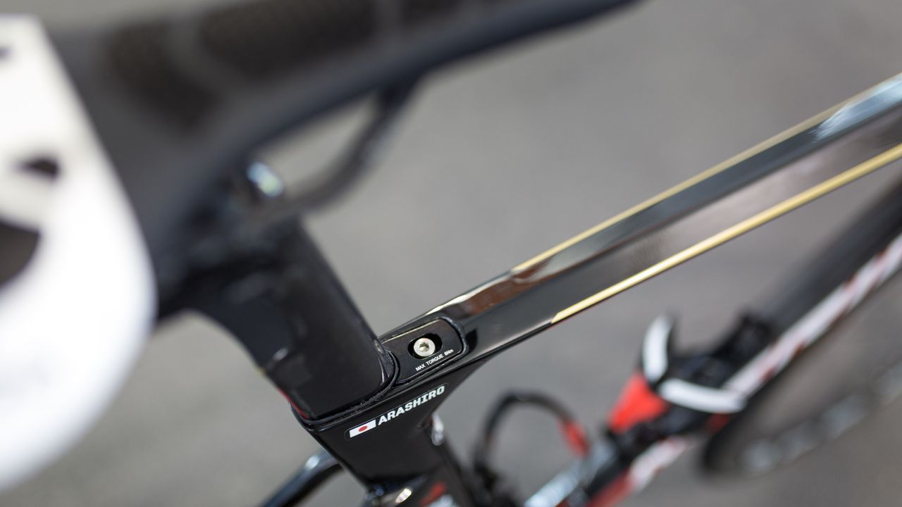 As with other aero bikes, the seat clamp in a wedge style system located in the top tube and seat tube junction