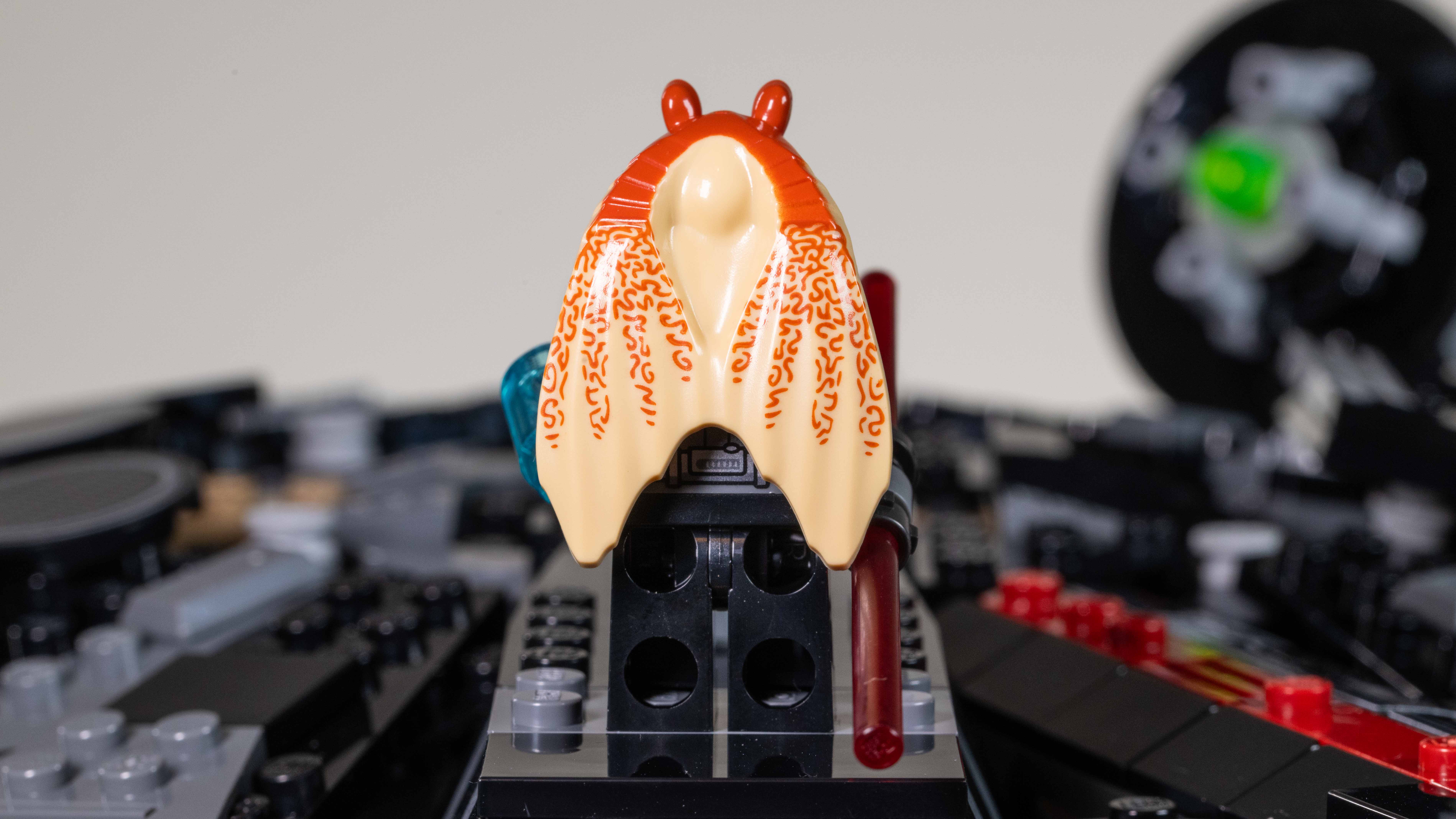 Lego Star Wars The Dark Falcon (75389) Darth Jar Jar (rear)