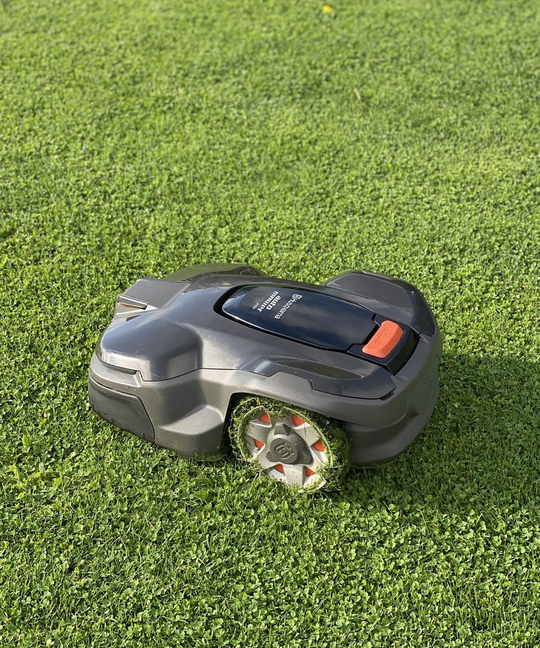 Husqvarna Automower 415x review robot mower packed with hitech