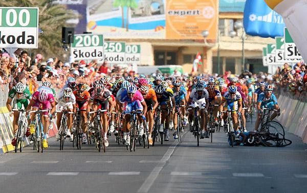 The sprint barrels to the line with Napolitano in front