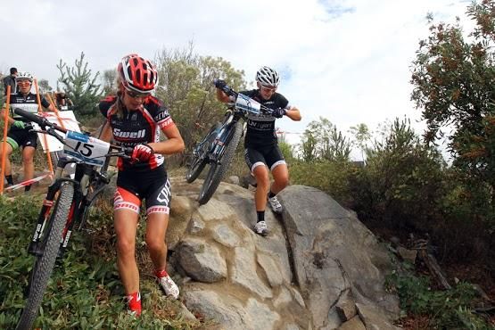 The elite women run with their bikes