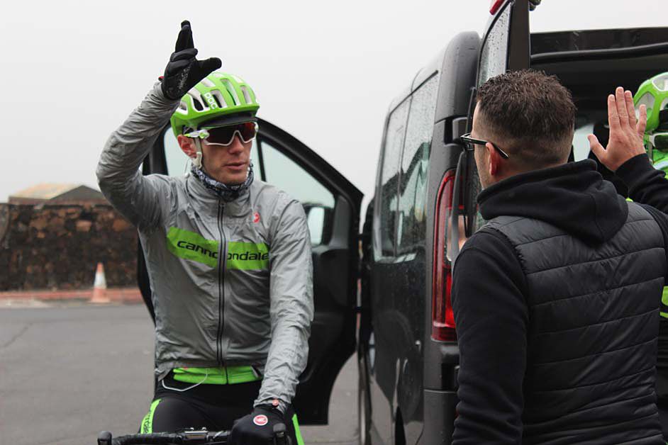 Pierre Rolland dresses warm for the last ride in Tenerife