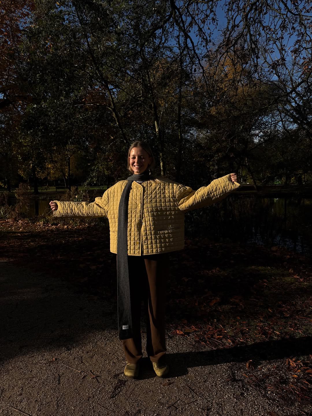 woman wearing wearing puffer coat outfit 2025