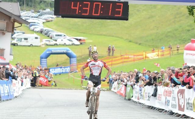 Alban Lakata (Austria) finishes up in second