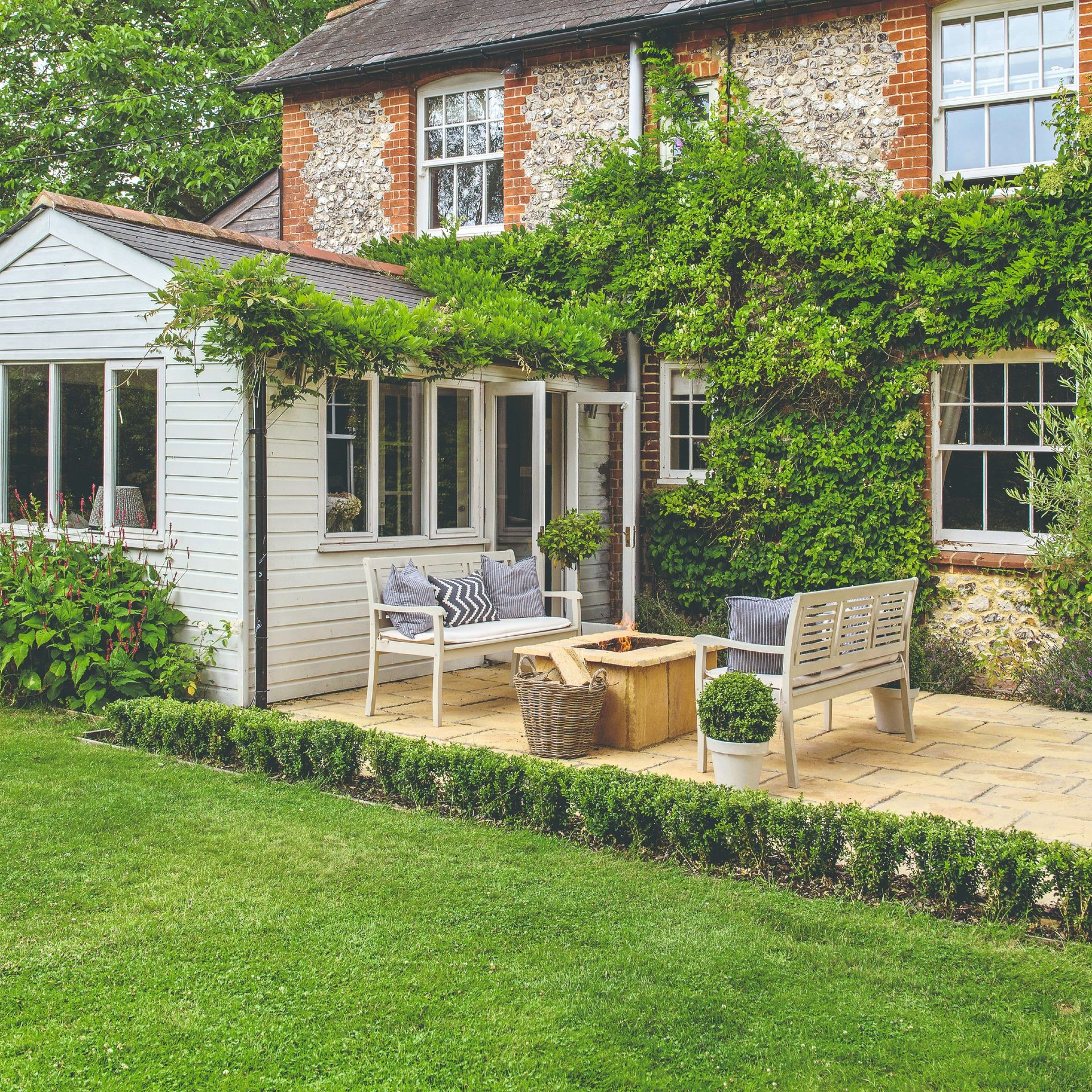 How to revive a dry lawn for lush, green grass | Ideal Home