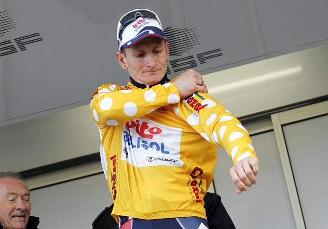 Andre Greipel (Lotto Belisol) dons the yellow jersey in Tour Med