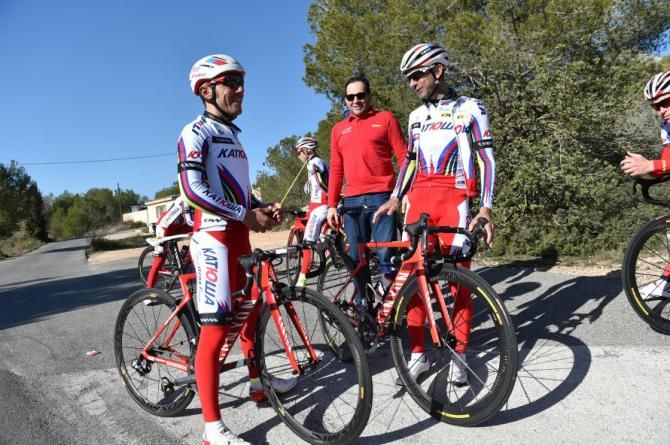 Joaquim Rodr&iacute;guez looks relaxed during a mid-ride break