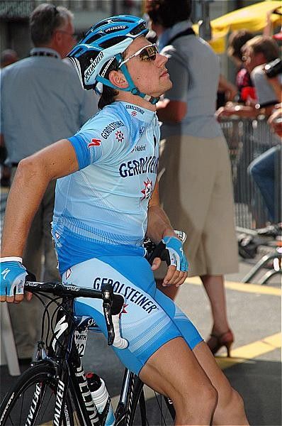 Markus Fothen (Gerolsteiner) concentrates in the final moments before the start.