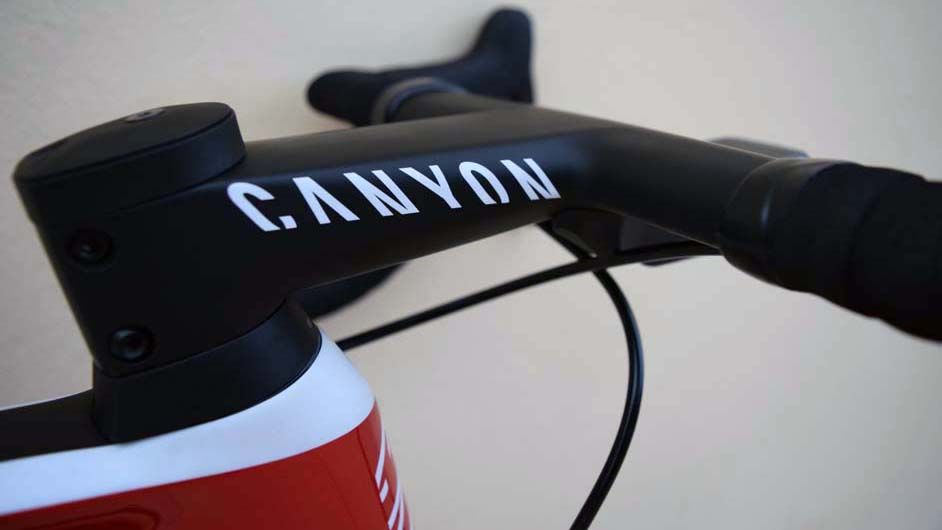 The stem and handlebars are fully integrated