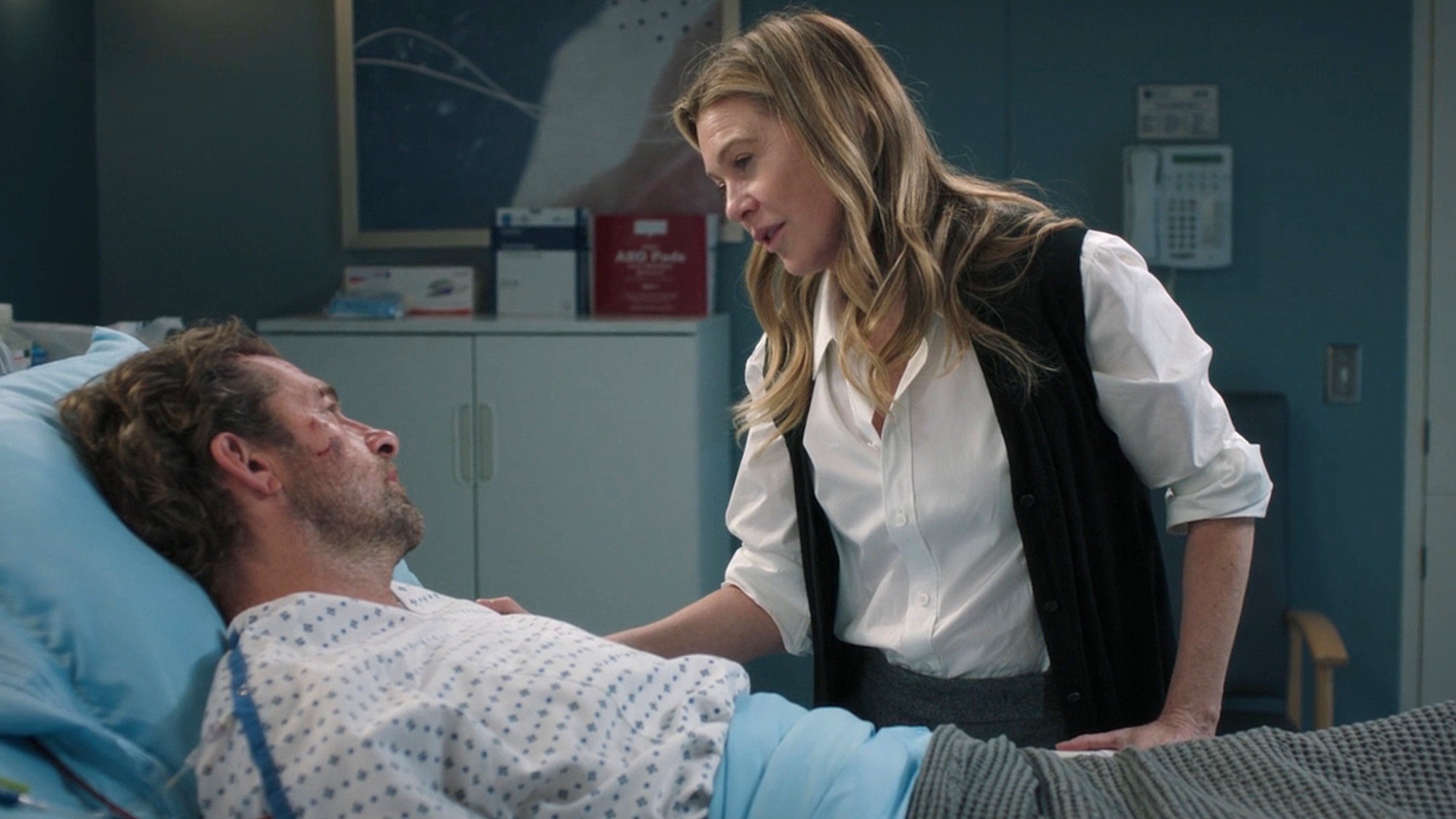 Meredith Grey (Ellen Pompeo) proposes to Nick Marsh (Scott Speedman) as he lies in a hospital bed during the Season 22 finale of Grey's Anatomy.