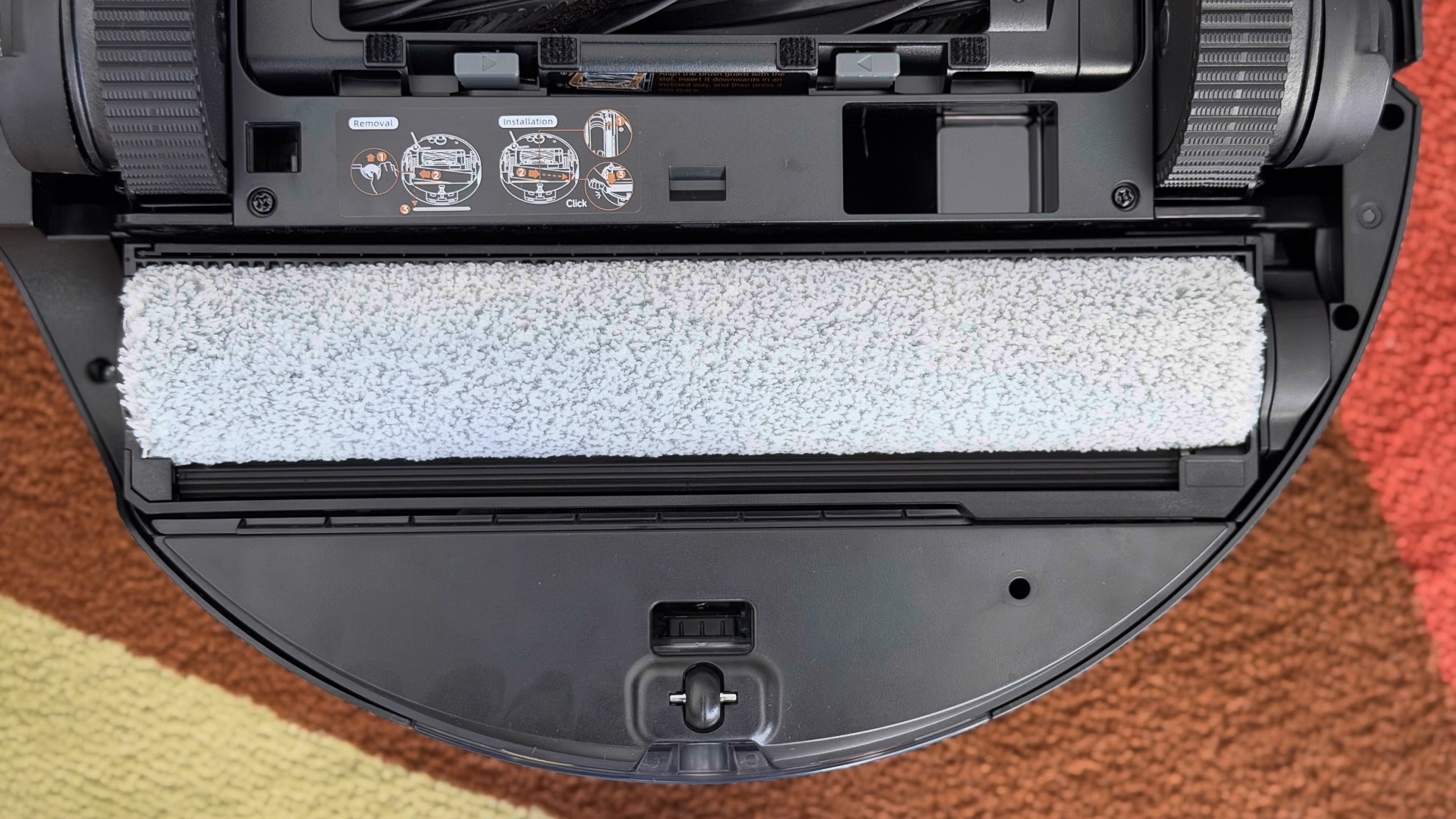 Dreame Aqua10 Ultra roller mop under the robot