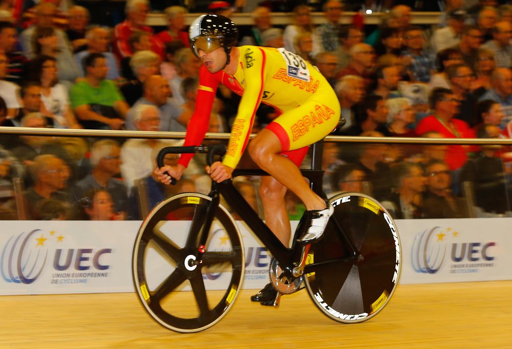 Scratch race winner Sebastian Mora