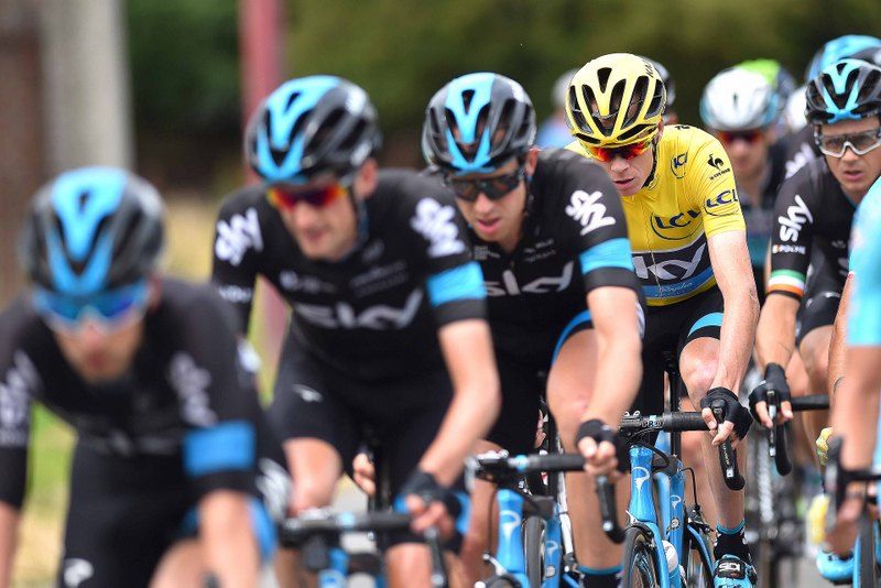 Chris Froome being kept safe by Team Sky