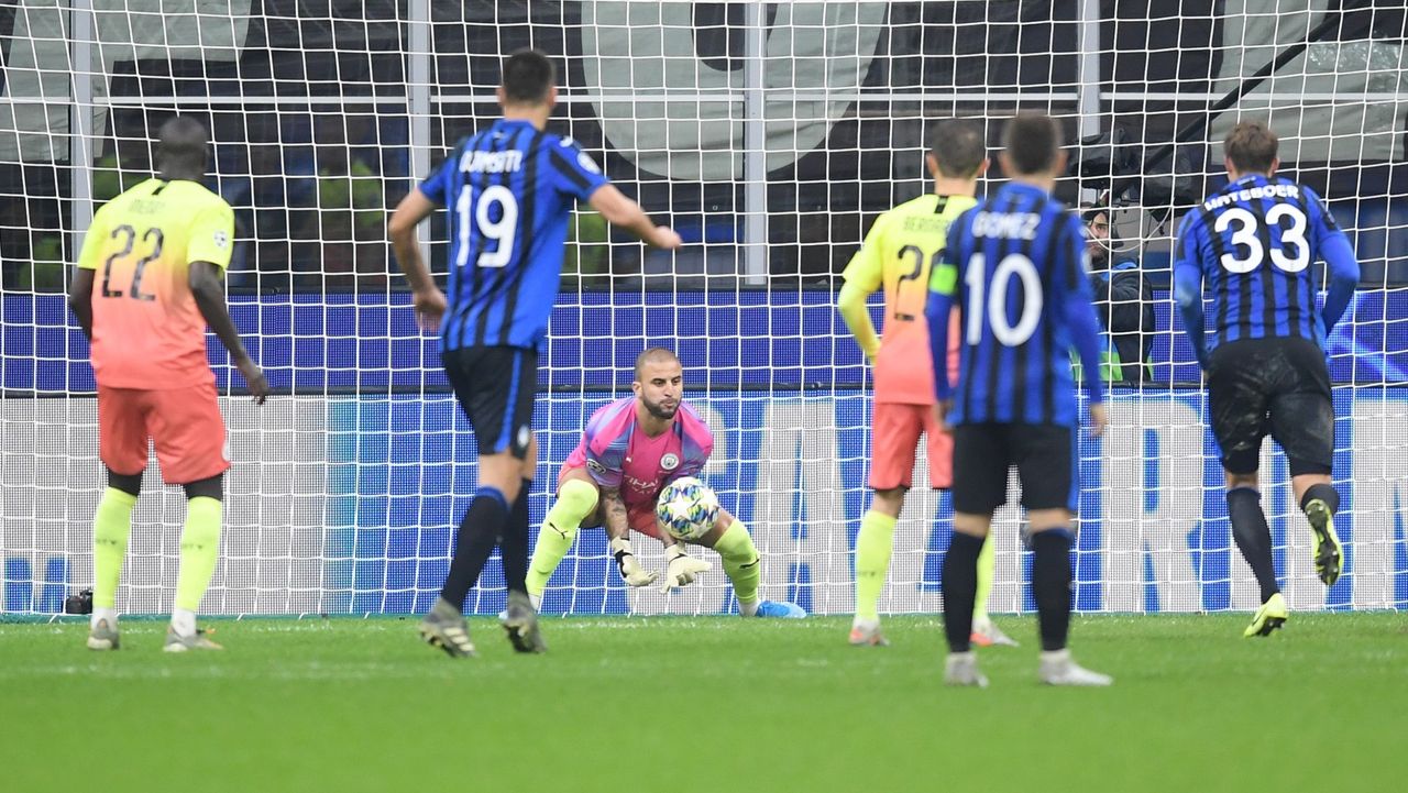 Kyle Walker in goal for Manchester City at Atalanta