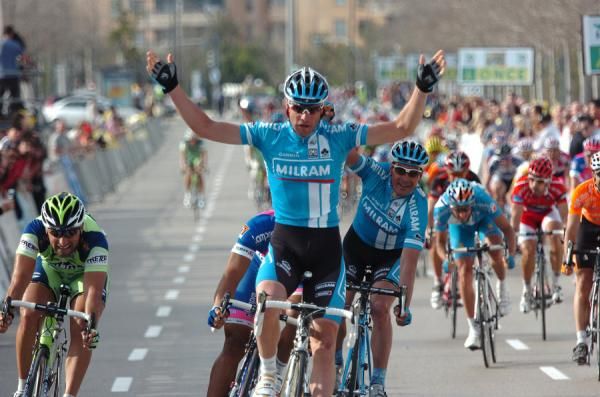 Alessandro Petacchi formed a brilliant team with Erik Zabel. Both riders achieved more than 100 wins in their careers.