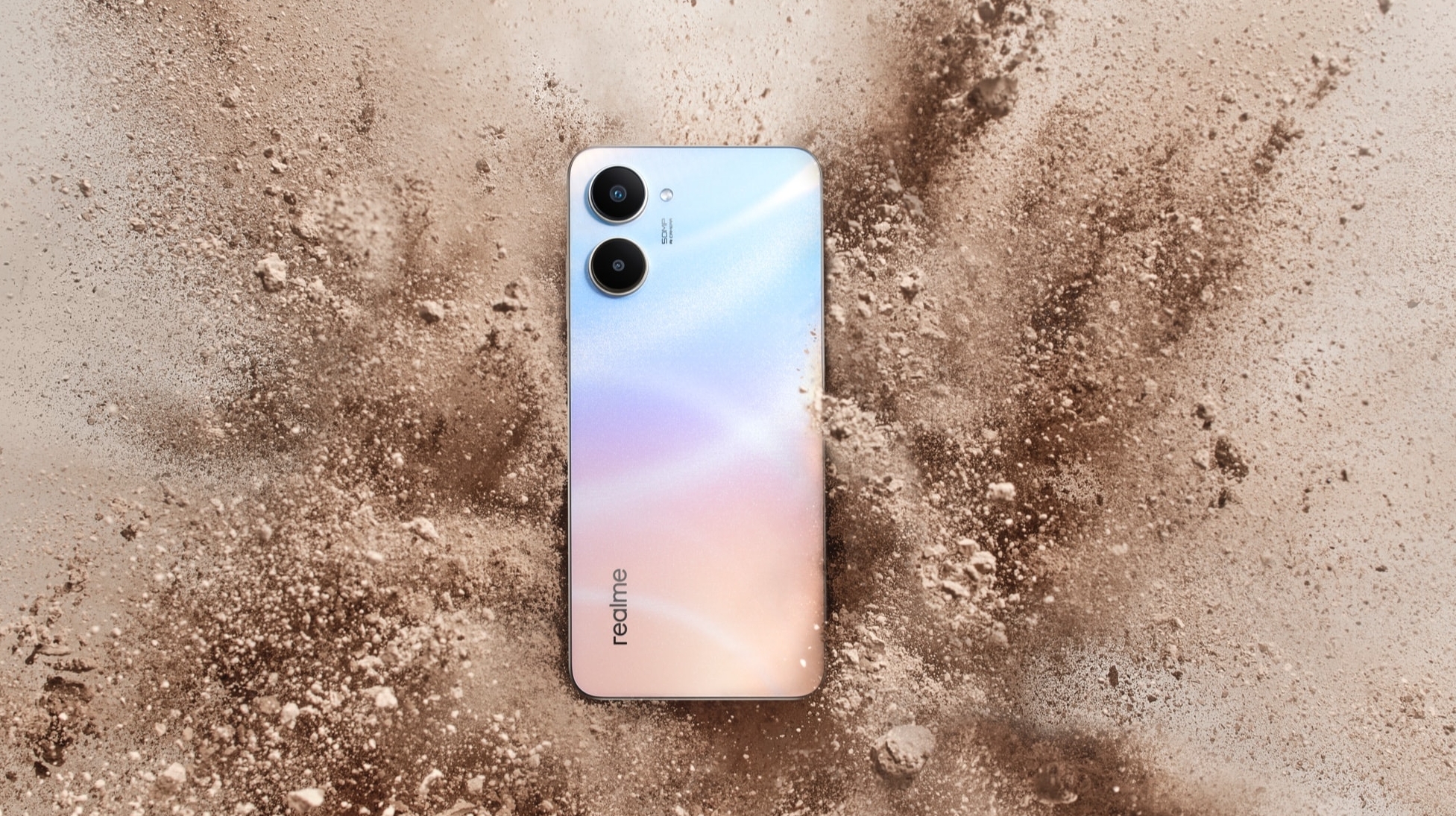 A Realme 10 в Clash White со спины