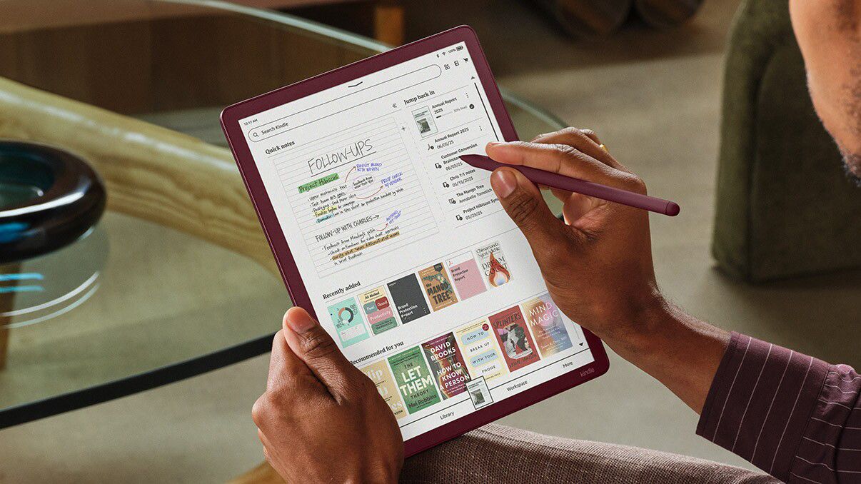 A person using the Amazon Kindle Scribe Colorsoft