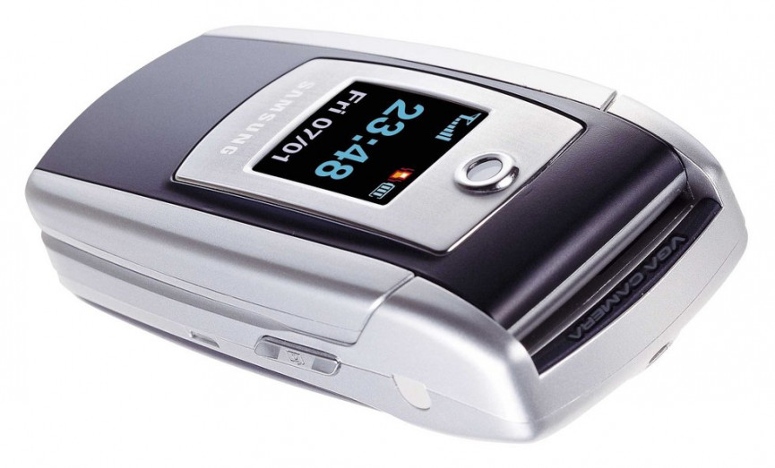 15-things-youll-only-understand-if-you-owned-a-flip-phone-2-1556727164-lR44-column-width-inline