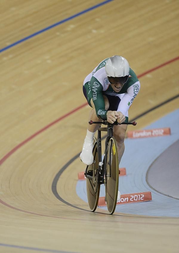 Martyn Irvine (Ireland) powers to the finish line in the omnium 1km time trial.