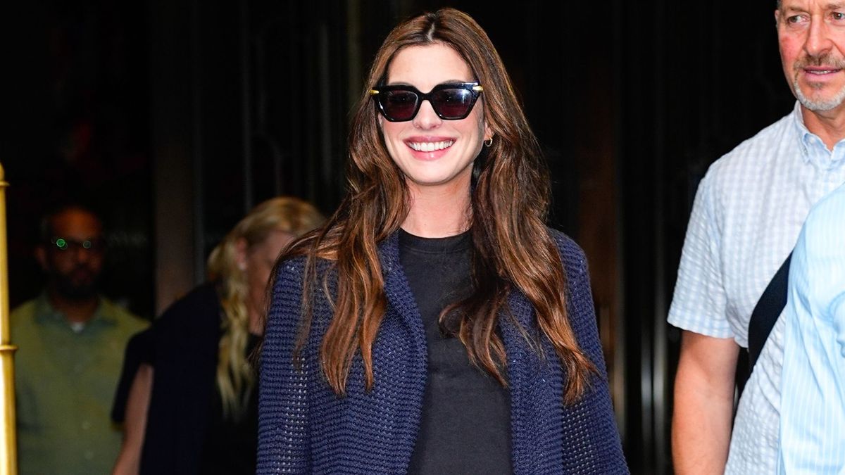 Anne Hathaway Just Wore the Closed-Toe Summer Shoe Trend I Keep Spotting on Fashion People In Europe